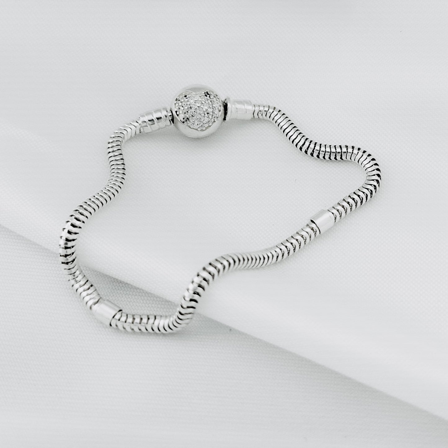 BRAZALETE CIERRE DE ESFERA CORAZÓN PAVÉ