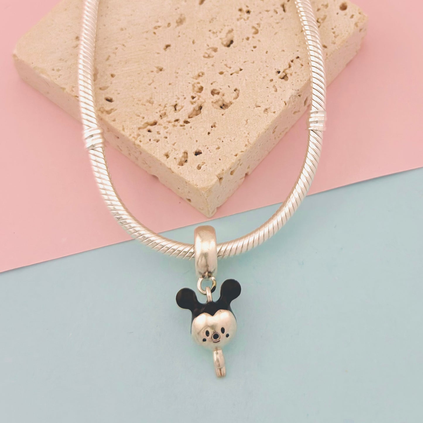 CHARM MICKEY CARICATURA