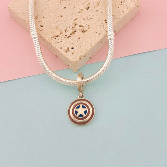CHARM ESCUDO CAPITÁN AMÉRICA