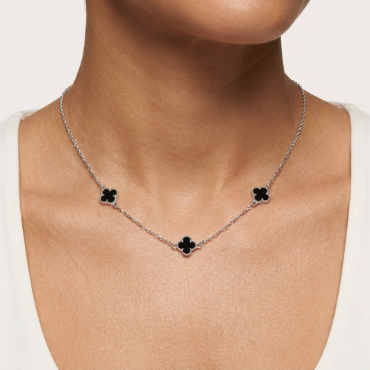 COLLAR TRIPLE TRÉBOL ONIX ESSENTIAL
